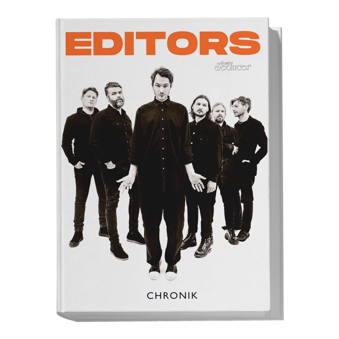 editors_hardcover-chronik-2022-mock-up_.jpg
