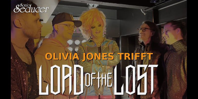 Lord Of The Lost stehen mit Olivia Jones beisammen